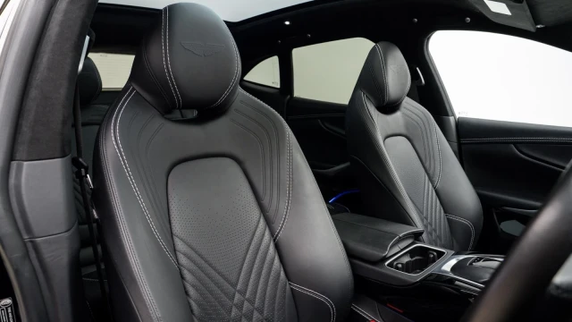 Aston Martin Dbx Image 6