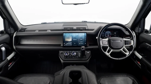 Land Rover Defender Image 2