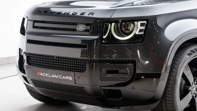 Land Rover Defender Image 8