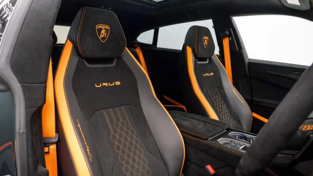 Lamborghini Urus Image 6