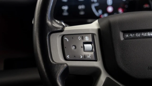 Land Rover Defender Image 7