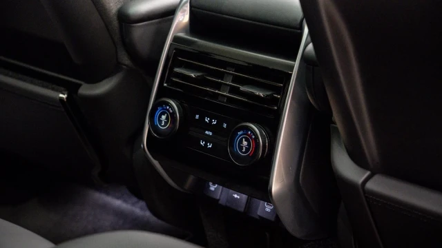 Land Rover Range Rover Image 8