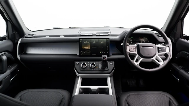 Land Rover Defender Image 5