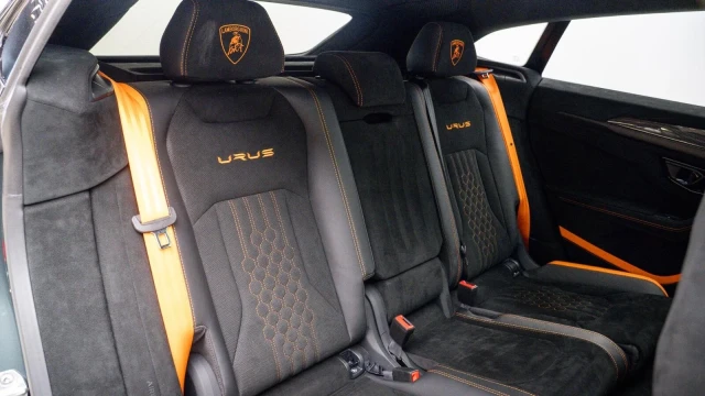 Lamborghini Urus Image 7