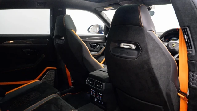 Lamborghini Urus Image 8