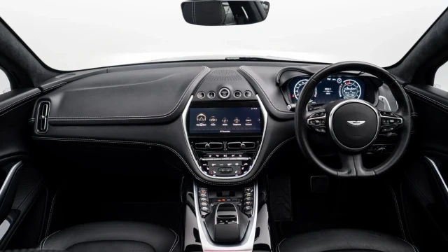Aston Martin Dbx Image 5