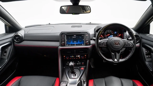 Nissan GT-R Image 5