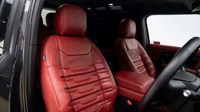 Land Rover Defender Image 6
