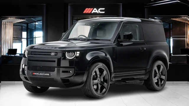 Land Rover Defender Image 1