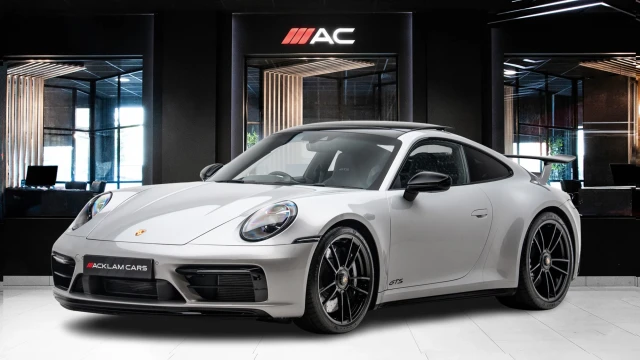 Porsche 911 Image 1