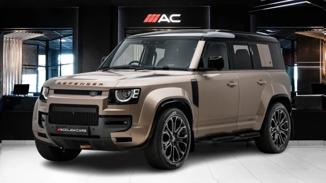 Land Rover Defender Image 1