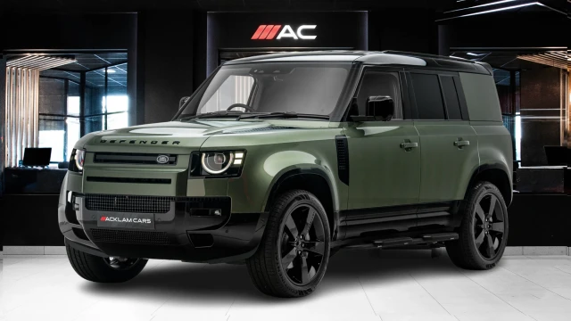 Land Rover Defender Image 1