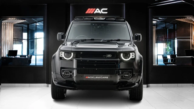 Land Rover Defender Image 2