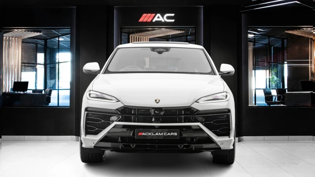 Lamborghini Urus Image 2