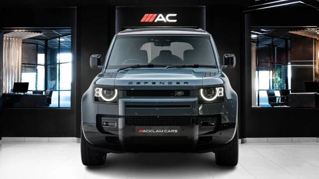 Land Rover Defender Image 2