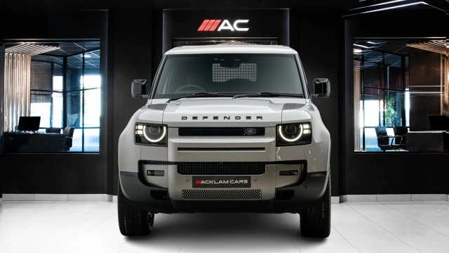 Land Rover Defender Image 2