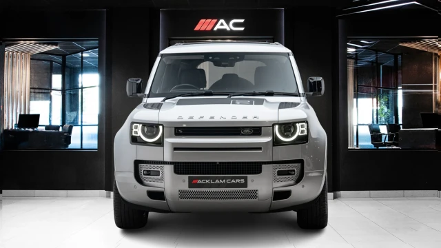 Land Rover Defender Image 2