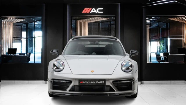Porsche 911 Image 2