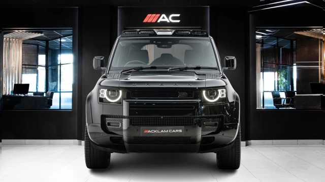Land Rover Defender Image 2