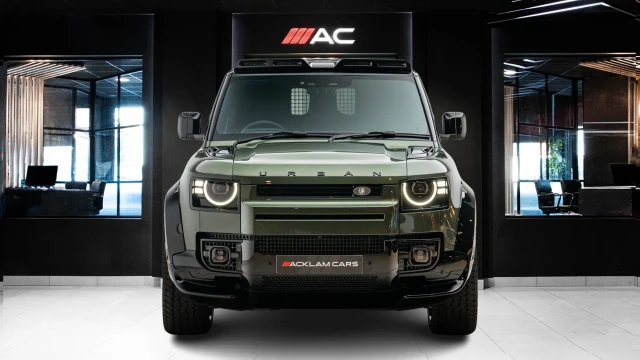 Land Rover Defender Image 2