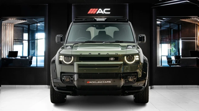 Land Rover Defender Image 2