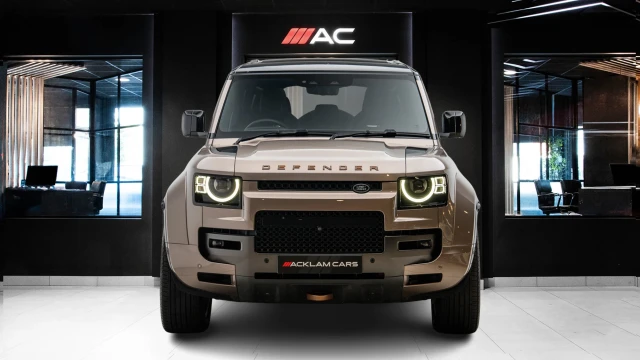 Land Rover Defender Image 2