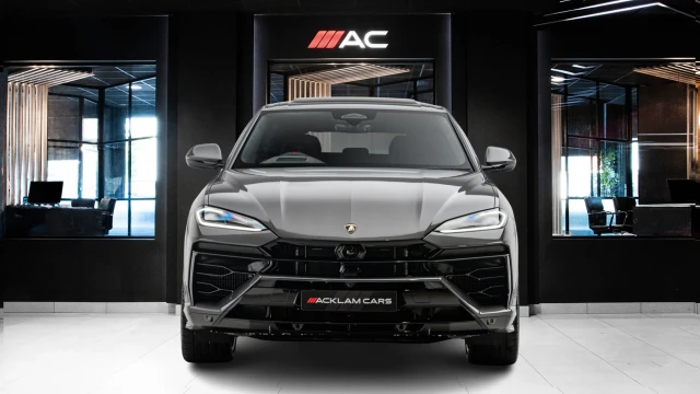 Lamborghini Urus Image 2
