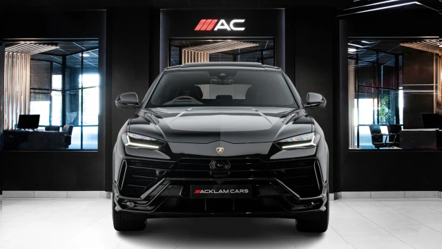 Lamborghini Urus Image 2