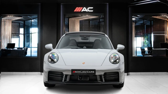 Porsche 911 Image 2