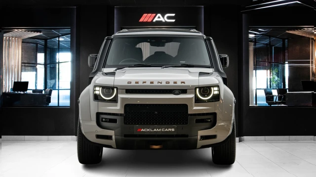 Land Rover Defender Image 2