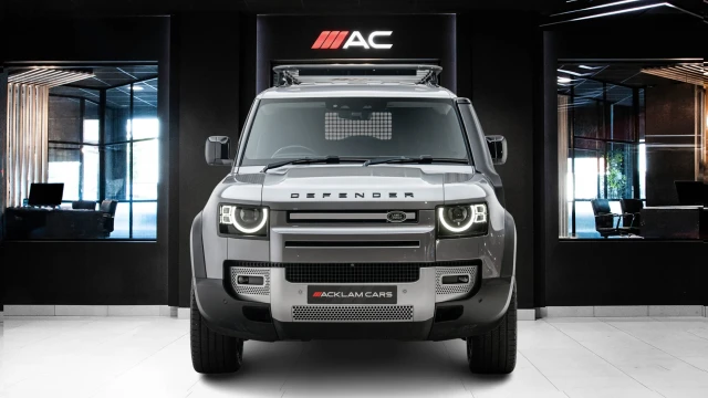 Land Rover Defender Image 2