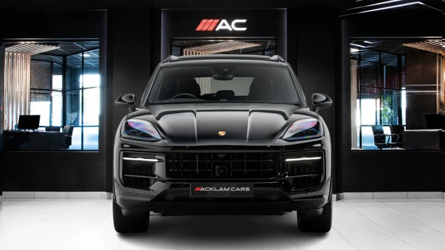 Porsche Cayenne Image 2