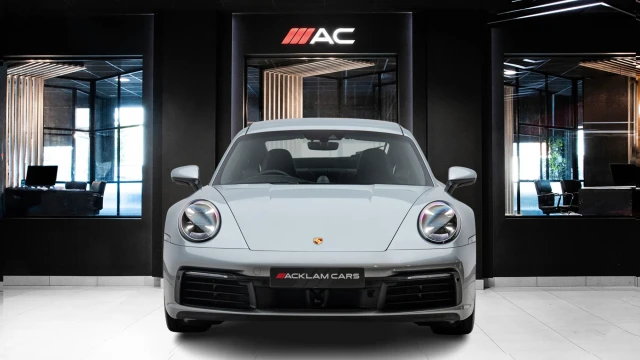 Porsche 911 Image 2