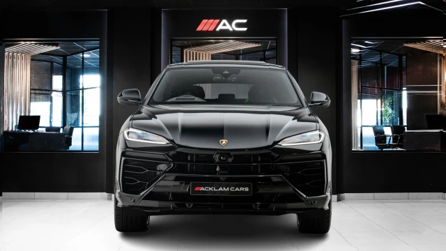 Lamborghini Urus Image 2