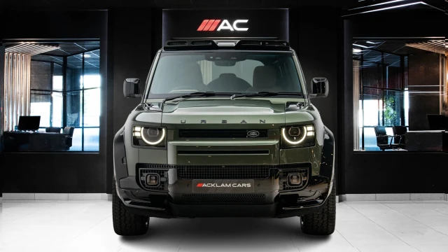 Land Rover Defender Image 2