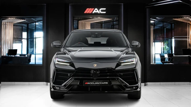 Lamborghini Urus Image 2