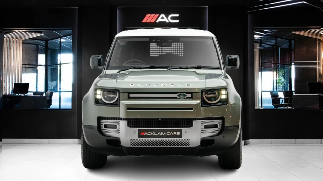 Land Rover Defender Image 2