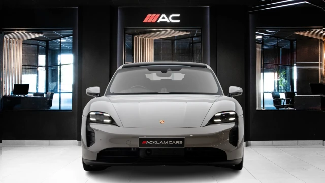 Porsche Taycan Image 2