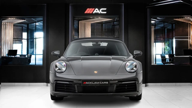 Porsche 911 Image 2