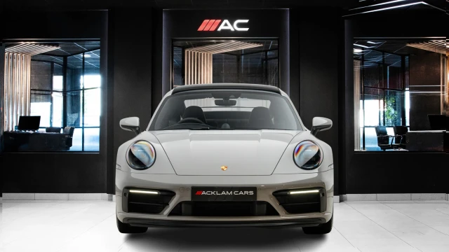 Porsche 911 Image 2