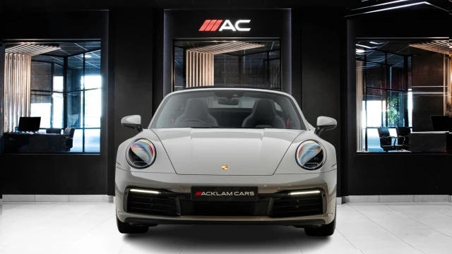 Porsche 911 Image 2