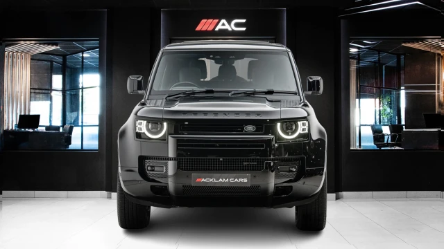 Land Rover Defender Image 2