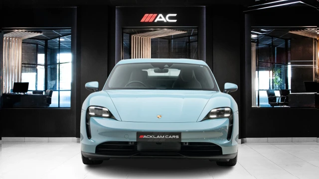 Porsche Taycan Image 2
