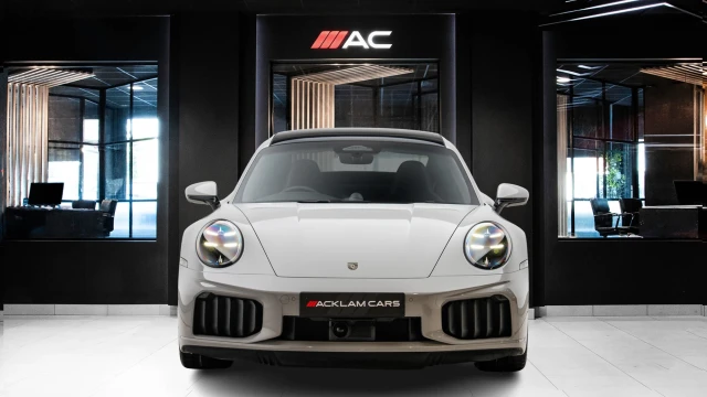 Porsche 911 Image 2