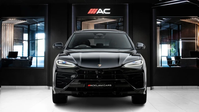 Lamborghini Urus Image 2