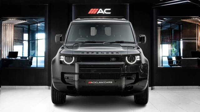 Land Rover Defender Image 2