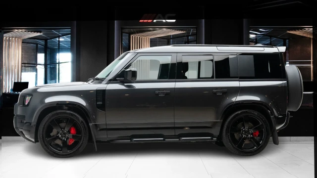 Land Rover Defender Image 3