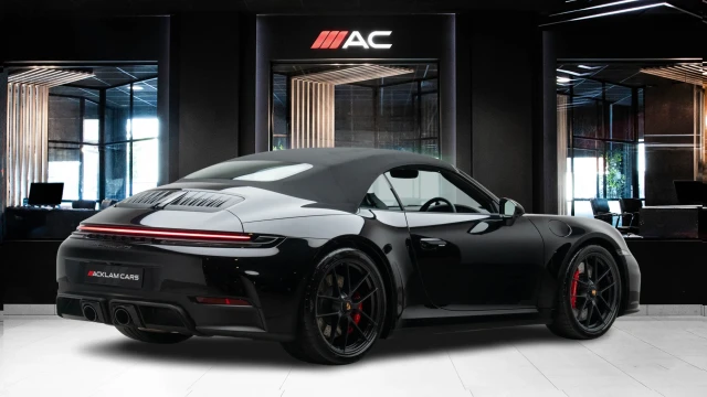 Porsche 911 Image 6