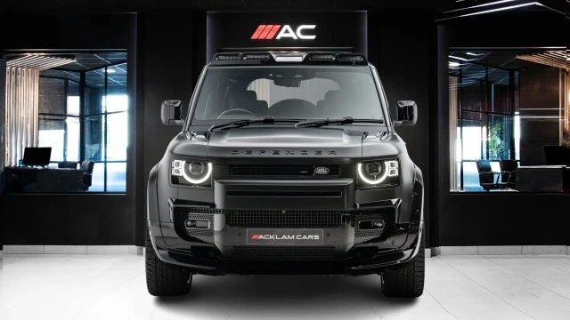 Land Rover Defender Image 2