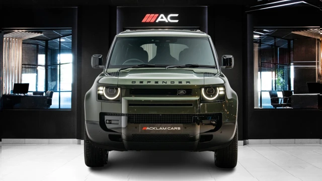 Land Rover Defender Image 2